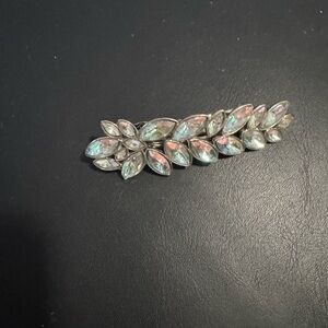 Elegant Silver Leaf Design Brooch